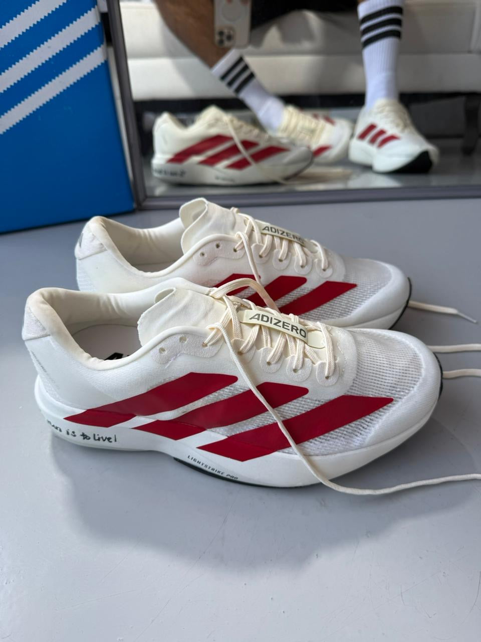 Tênis Adidas Adizero Lightstrike Pro Masculino/Feminino – Branco e Vermelho