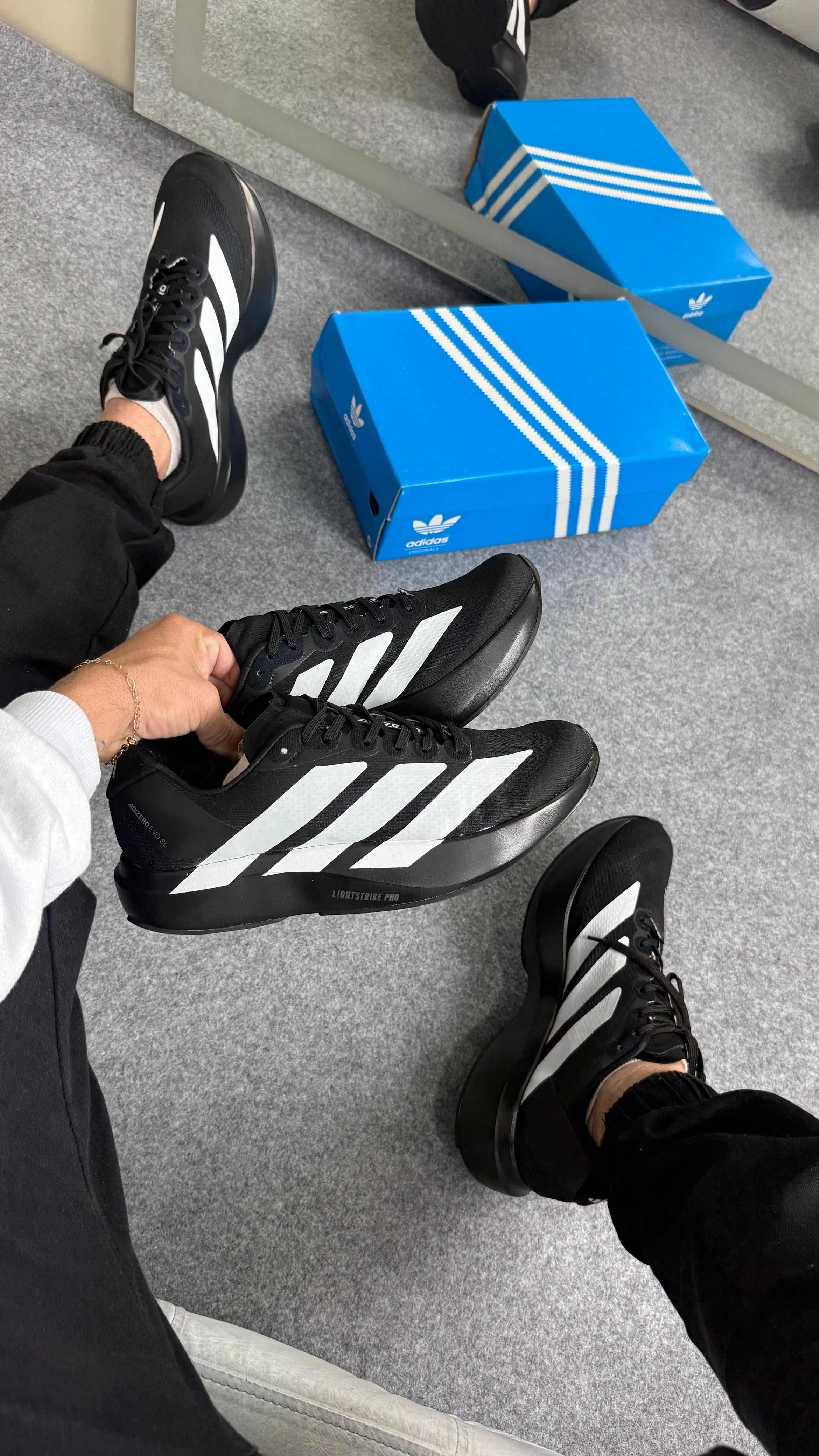 Tênis Adidas Adizero Lightstrike Pro Masculino/Feminino – Branco e Vermelho