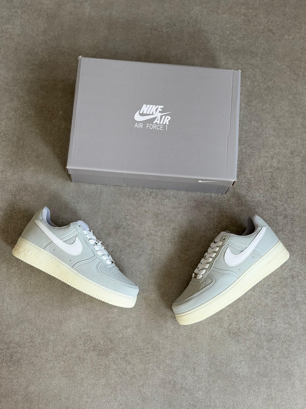 Nike Air Force 1 Low Branco/Cinza Premium